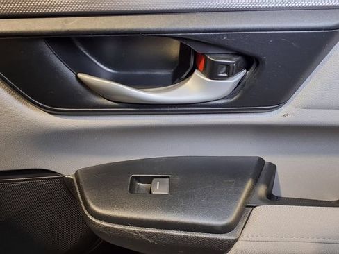 Used 2017 Honda CR-V LX image 29