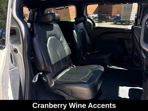 Used 2020 Chrysler Pacifica Limited image 38