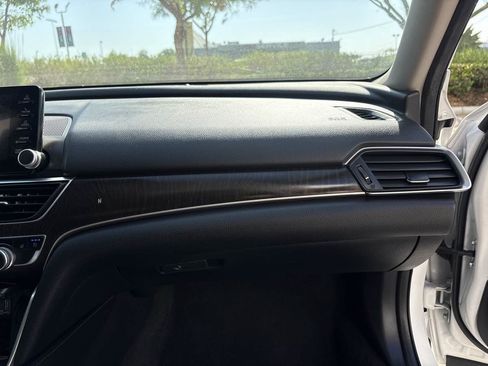 Used 2020 Honda Accord Touring image 16