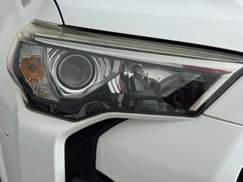 Used 2018 Toyota 4Runner SR5 Premium RWD image 38