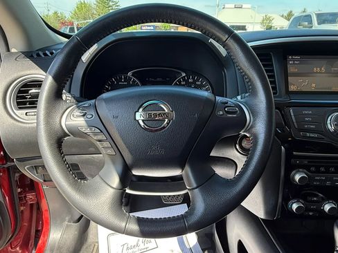 Used 2014 Nissan Pathfinder SV image 19