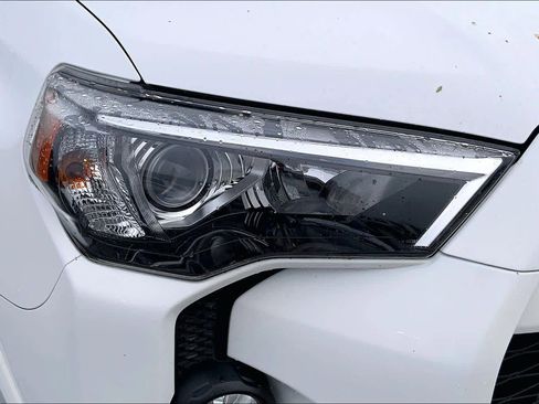 Used 2019 Toyota 4Runner SR5 Premium RWD image 26