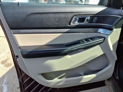 Used 2019 Ford Explorer XLT w/ Equipment Group 202A image 12