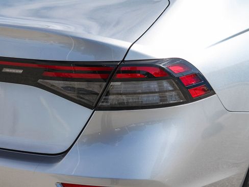 Used 2023 Honda Accord EX image 10