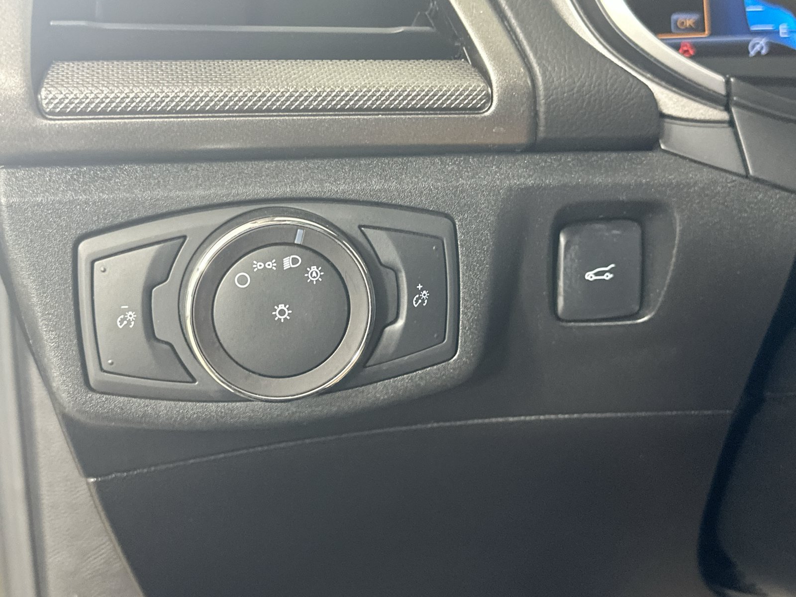 Used 2019 Ford Fusion SE FWD image 26
