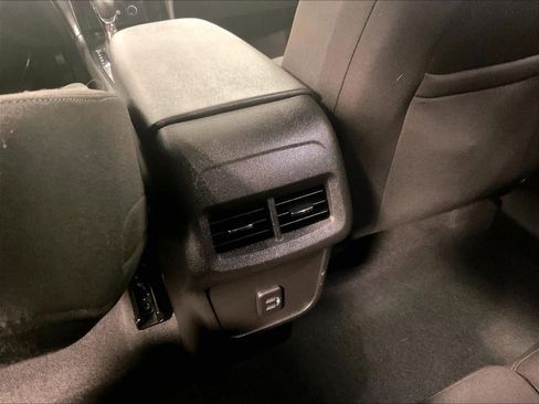 Used 2022 Chevrolet Equinox LT image 27