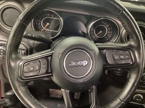 Used 2022 Jeep Gladiator Sport image 9