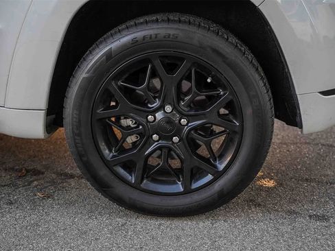 Used 2021 Jeep Grand Cherokee Limited X image 7