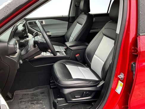 Used 2023 Ford Explorer XLT w/ Equipment Group 202A image 25