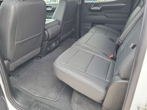 Used 2025 GMC Sierra 1500 SLT image 13