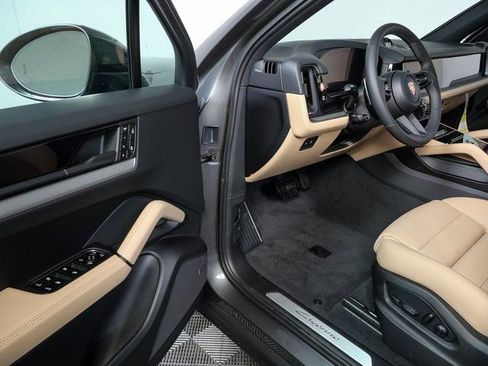 New 2026 Porsche Cayenne AWD image 8