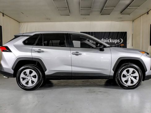 Used 2022 Toyota RAV4 LE image 5