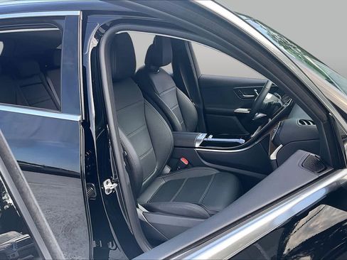 Used 2025 Mercedes-Benz GLC 350e 4MATIC w/ Driver Assistance Package image 9