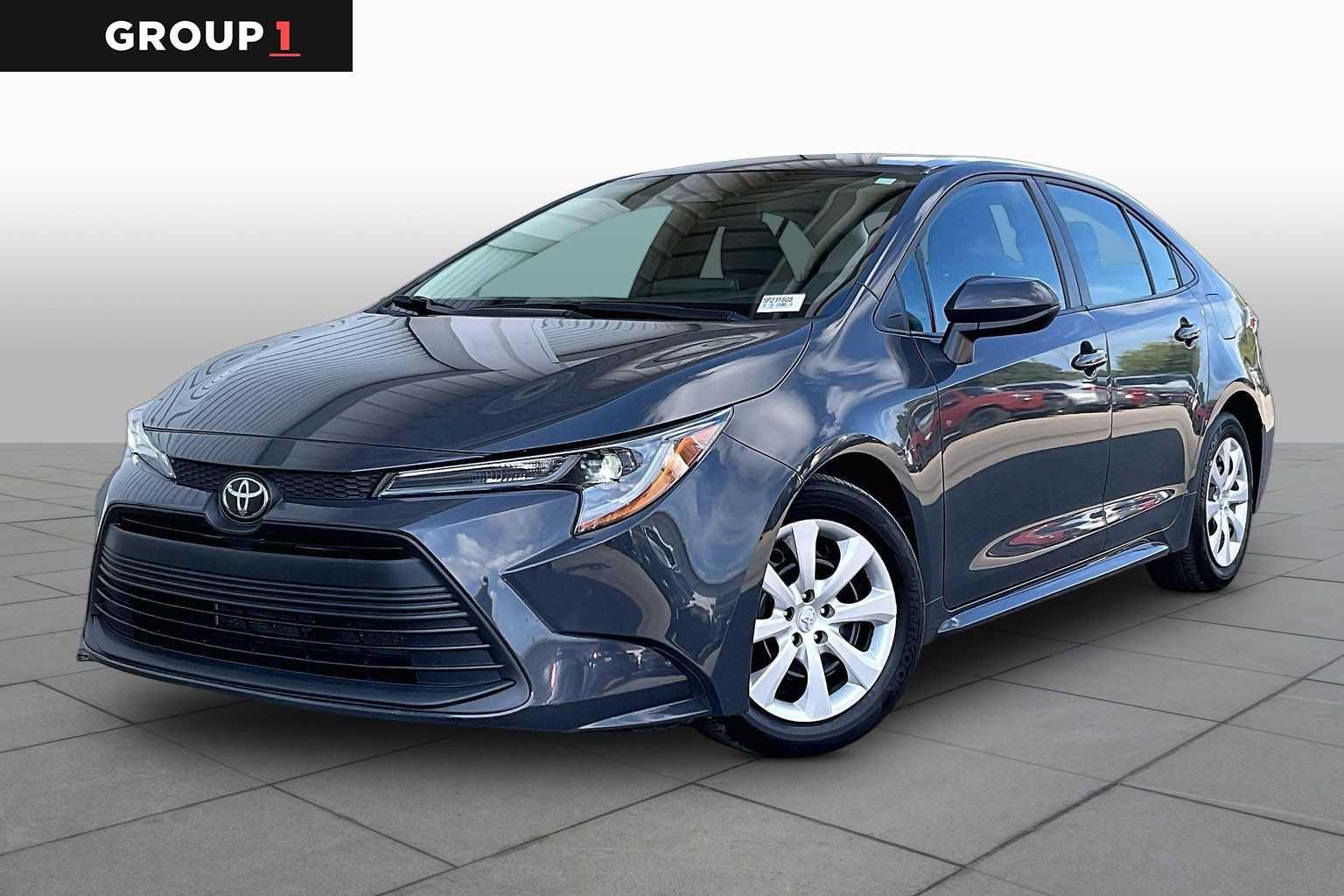 Used 2025 Toyota Corolla LE FWD image 1