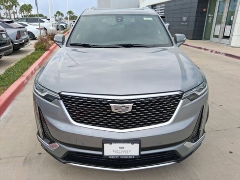 New 2025 Cadillac XT6 Luxury image 2