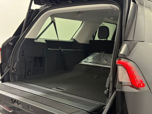 New 2026 Lincoln Navigator L Premier image 9