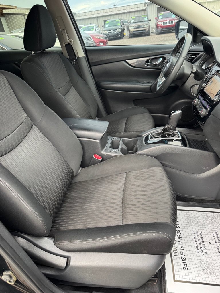 Used 2017 Nissan Rogue SV w/ SV Premium Package FWD image 9