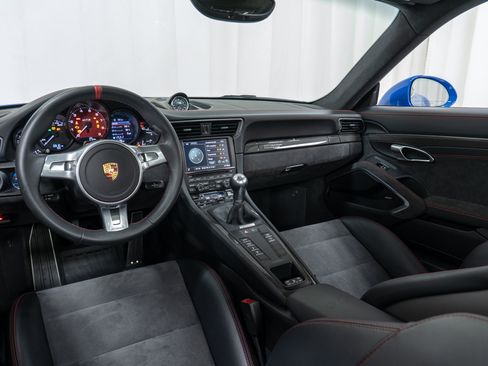 Certified 2016 Porsche 911 Carrera GTS RWD image 25