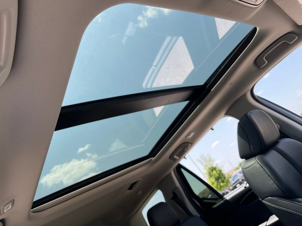 Used 2025 Honda Pilot Touring image 32