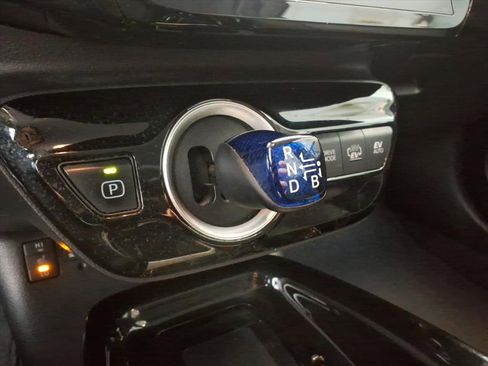 Certified 2019 Toyota Prius Prime Advanced image 16