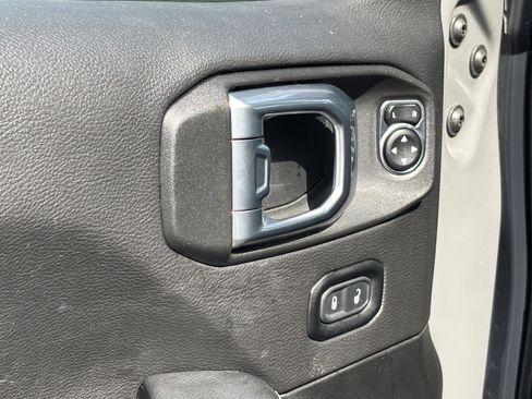 Used 2022 Jeep Wrangler Unlimited Sahara w/ Cold Weather Group image 15