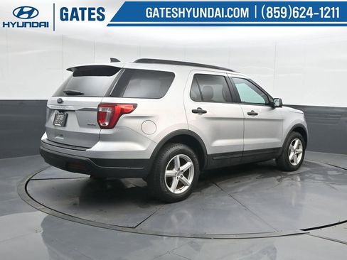 Used 2018 Ford Explorer Base image 2