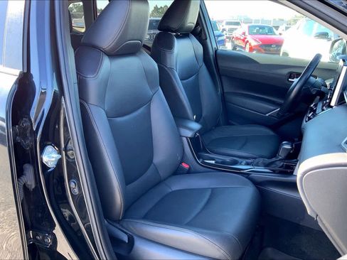 Used 2022 Toyota Corolla Cross XLE image 8