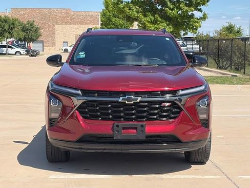 Used 2024 Chevrolet Trax RS w/ Sunroof Package image 2