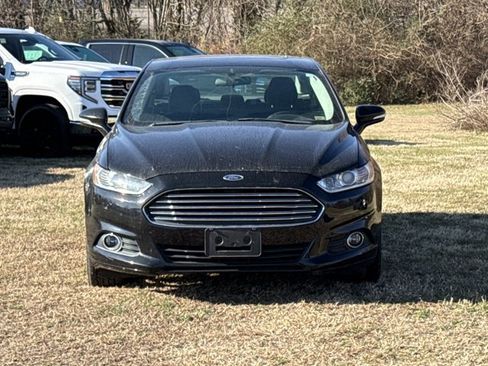 Used 2016 Ford Fusion SE image 2