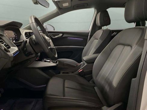 Used 2024 Audi Q4 e-tron Prestige image 18