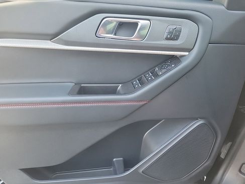 Used 2025 Ford Explorer ST image 16