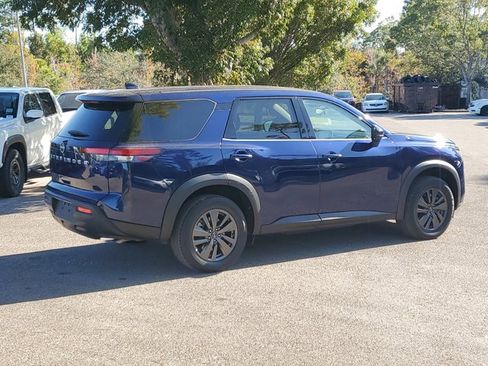 Used 2022 Nissan Pathfinder S image 3