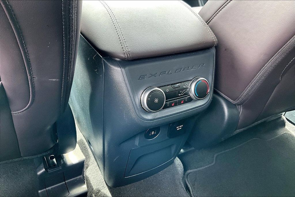 Used 2025 Ford Explorer Platinum w/ LUX Leather Package AWD/4WD image 30