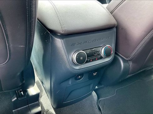 Used 2025 Ford Explorer Platinum w/ LUX Leather Package AWD/4WD image 30
