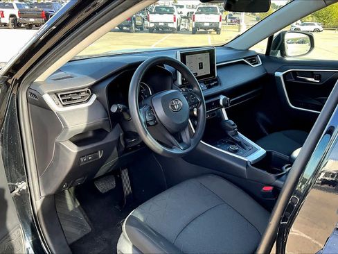 Used 2024 Toyota RAV4 XLE image 31