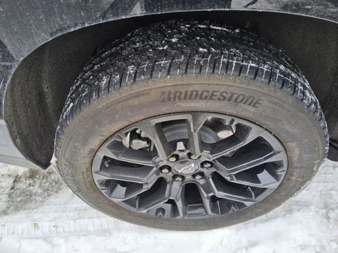 Used 2025 Chevrolet Suburban High Country image 5