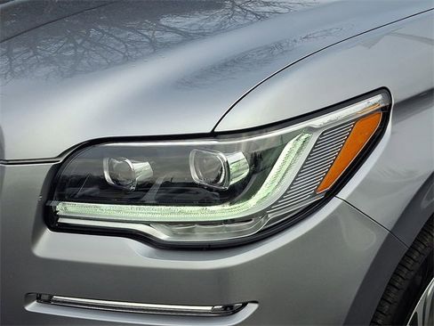 Used 2024 Lincoln Navigator Premiere image 9