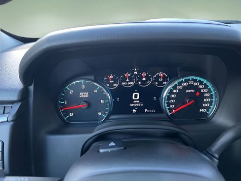 Used 2018 Chevrolet Suburban Premier image 11