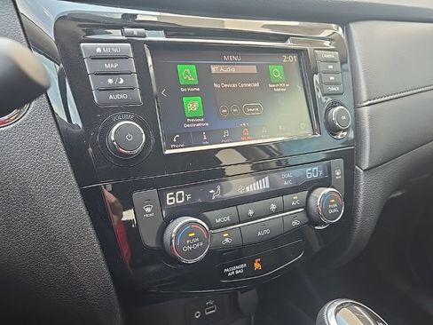 Used 2018 Nissan Rogue SV w/ Premium Package FWD image 21
