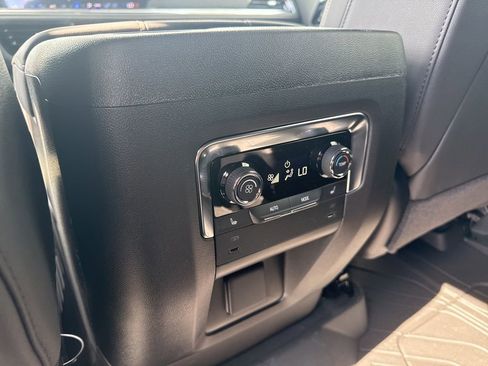 New 2026 Chevrolet Suburban Premier image 9