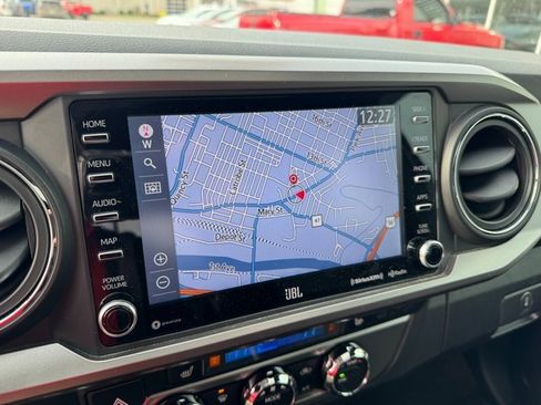 Used 2021 Toyota Tacoma Limited image 18