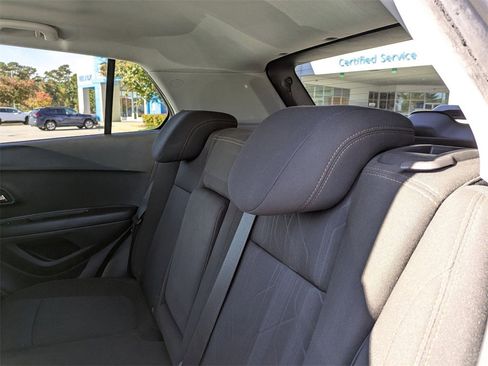 Used 2020 Chevrolet Trax LT image 28