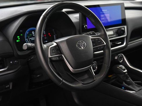 Used 2024 Toyota Grand Highlander XLE image 21
