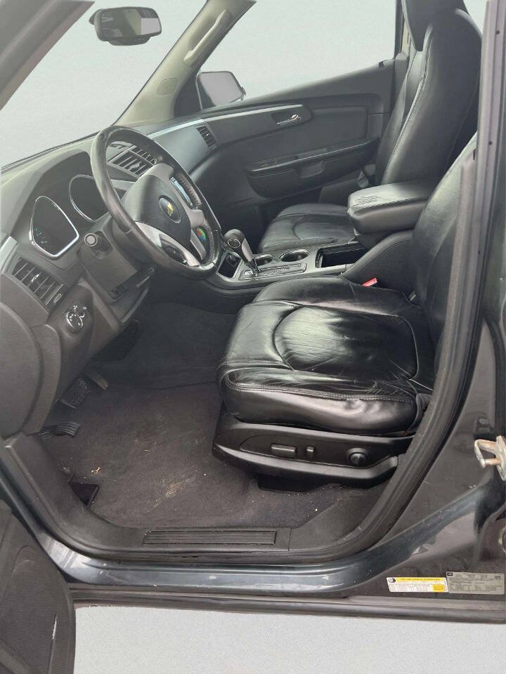 Used 2012 Chevrolet Traverse LT FWD image 16