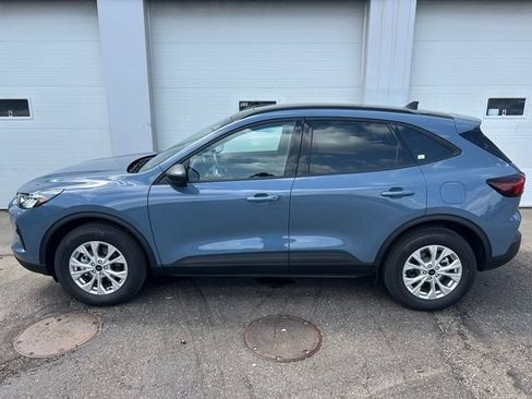 Used 2026 Ford Escape Active w/ Tech Pack #1 AWD/4WD image 3