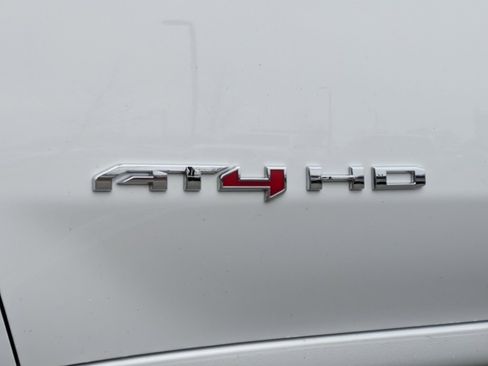 Used 2025 GMC Sierra 2500 AT4 image 25