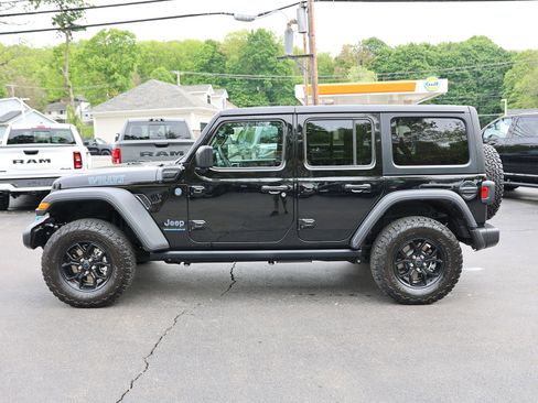 Used 2024 Jeep Wrangler Unlimited AWD/4WD image 4