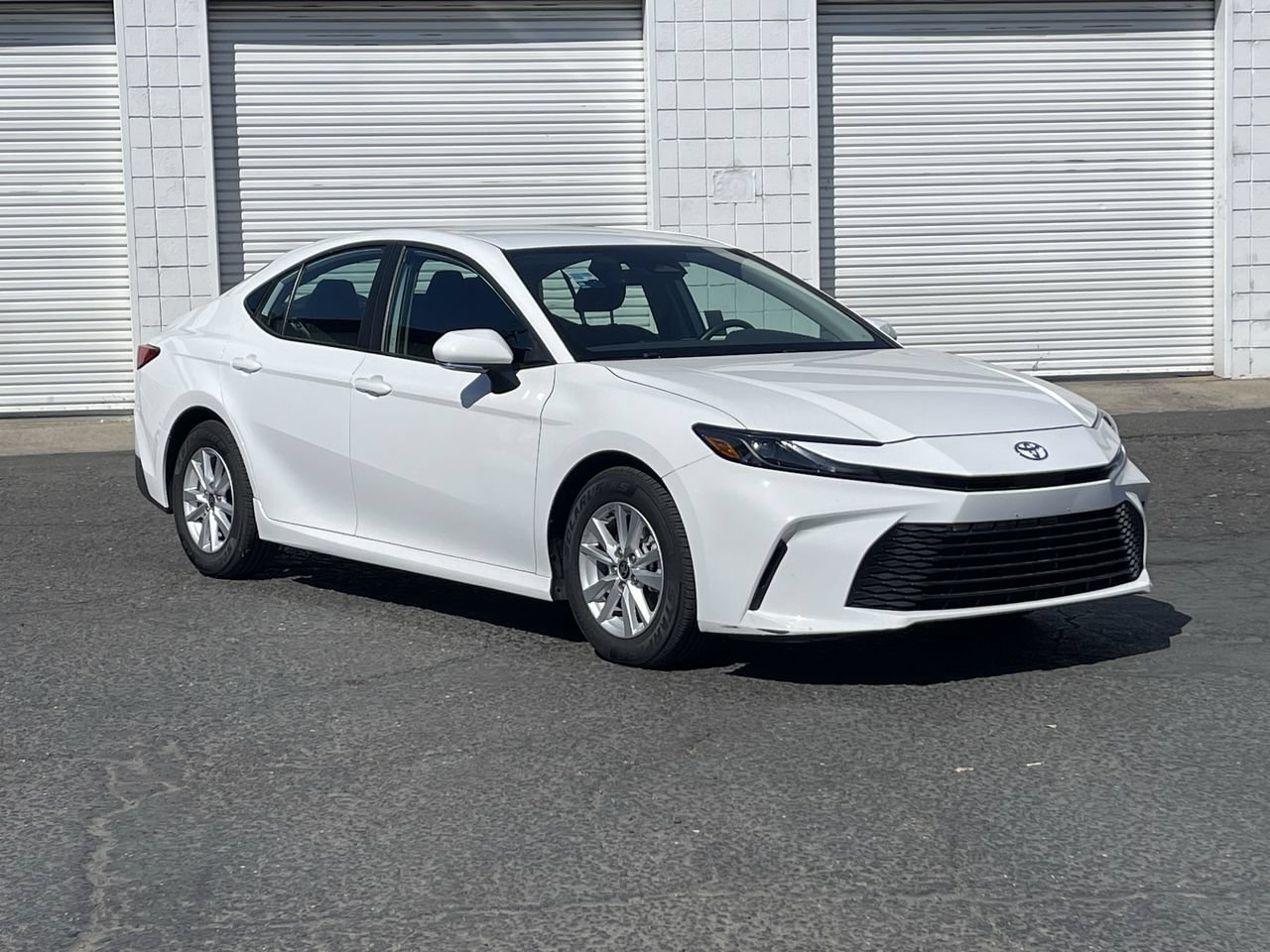 Used 2025 Toyota Camry LE w/ Convenience Package FWD image 1