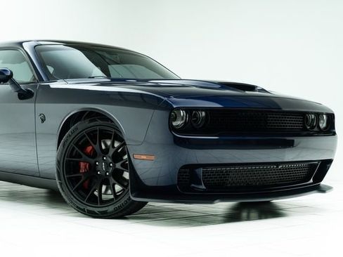 Used 2015 Dodge Challenger SRT Hellcat image 4
