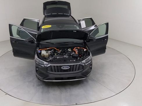 Certified 2025 Ford Escape SE w/ Class II Trailer Tow Package FWD image 43